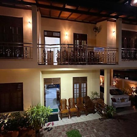 Lahiru Airport Villa Andiambalama Екстериор снимка