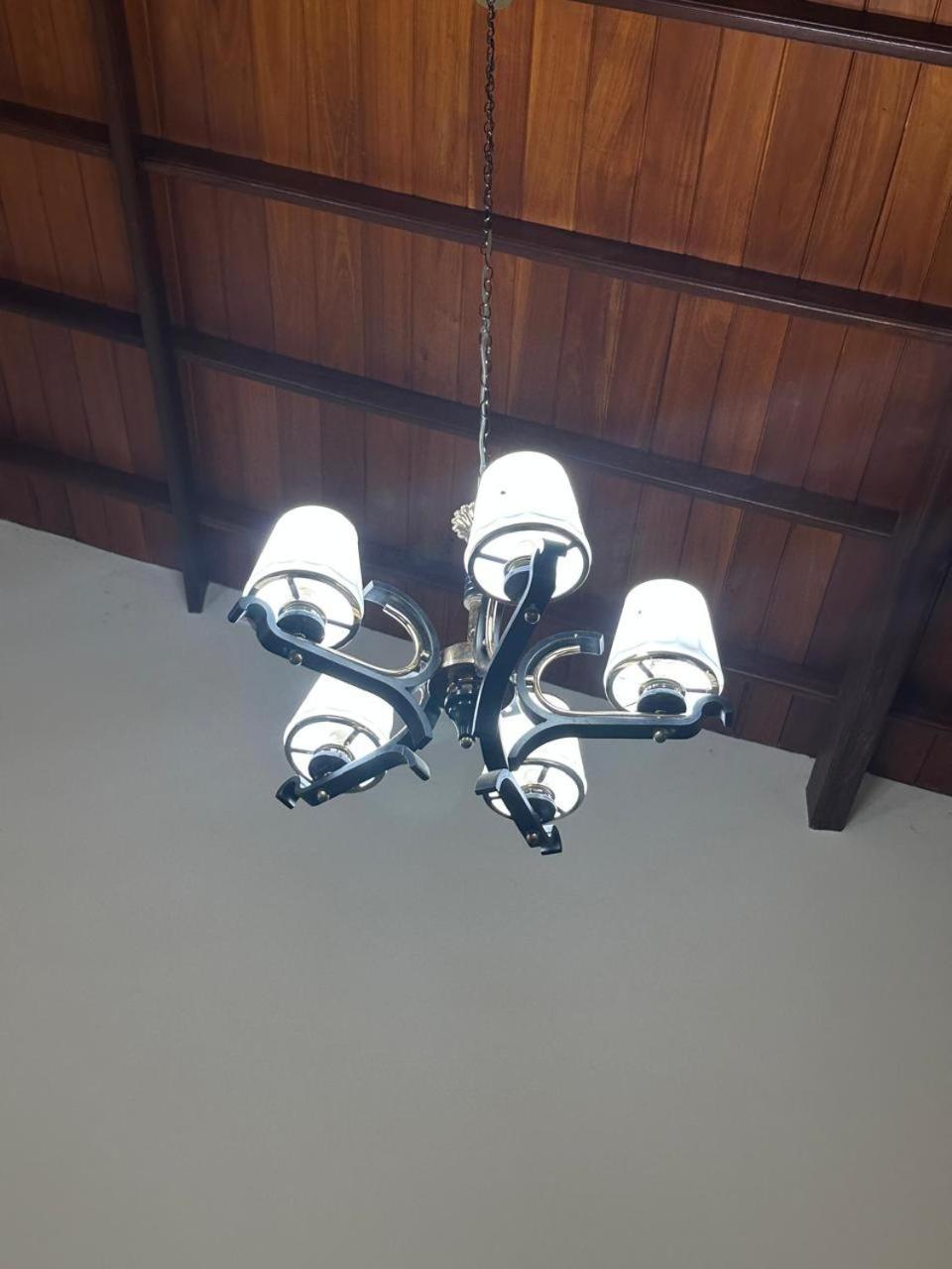 Lahiru Airport Villa Andiambalama Екстериор снимка