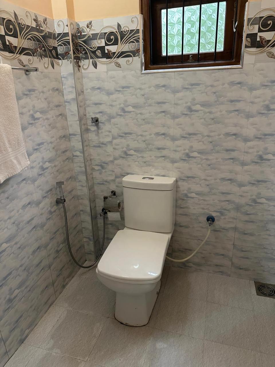 Lahiru Airport Villa Andiambalama Екстериор снимка
