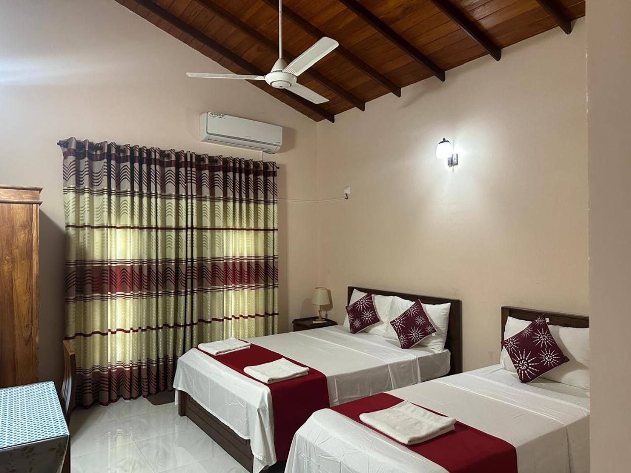 Lahiru Airport Villa Andiambalama Екстериор снимка