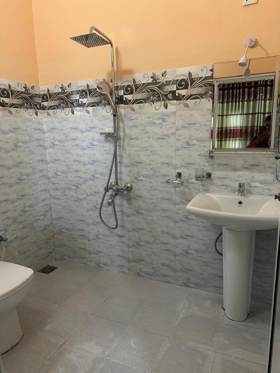 Lahiru Airport Villa Andiambalama Екстериор снимка