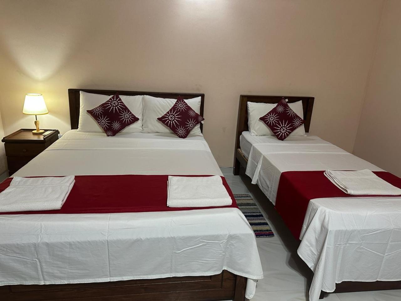 Lahiru Airport Villa Andiambalama Екстериор снимка