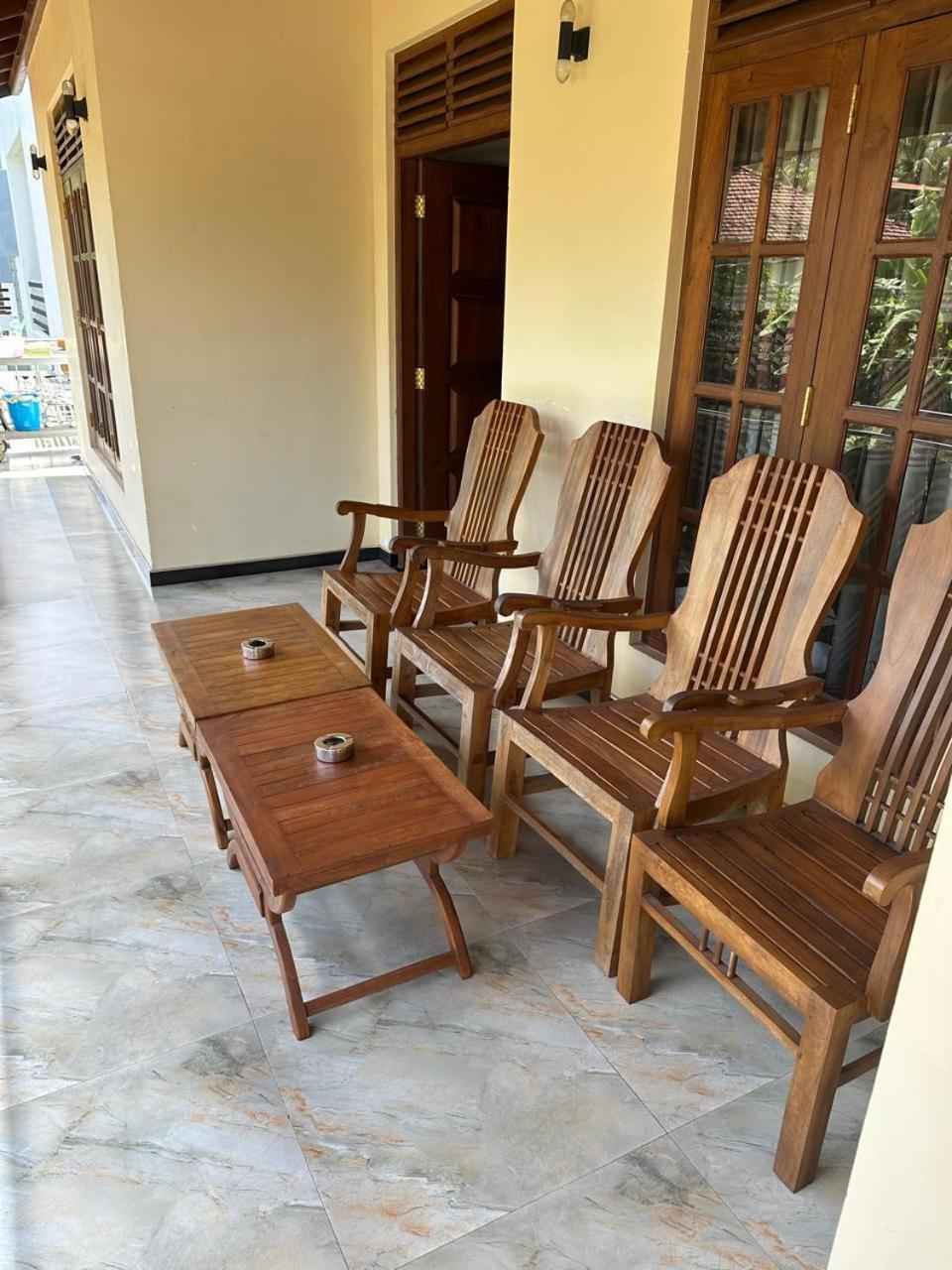 Lahiru Airport Villa Andiambalama Екстериор снимка