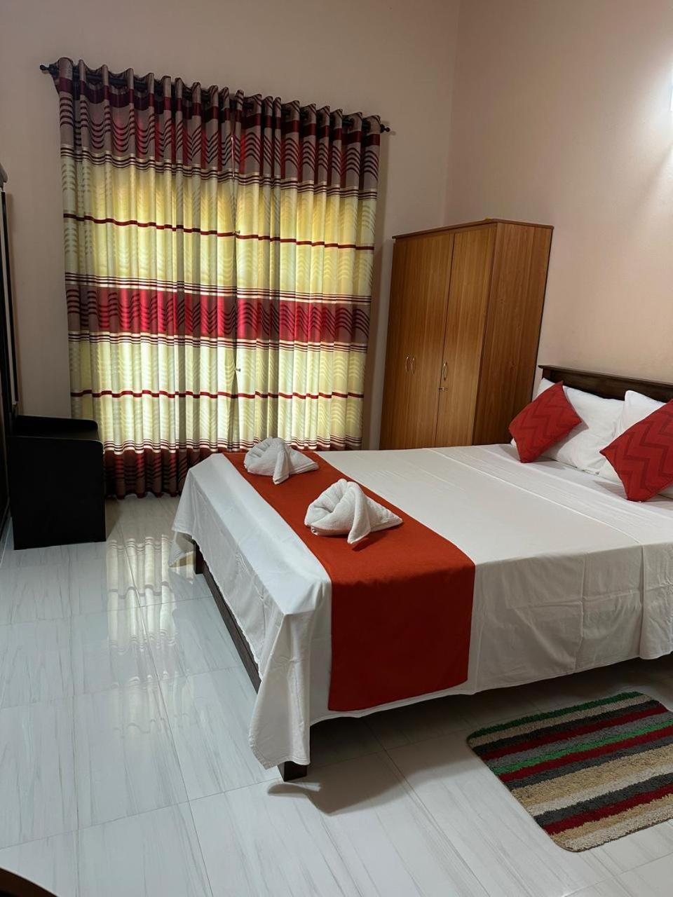 Lahiru Airport Villa Andiambalama Екстериор снимка